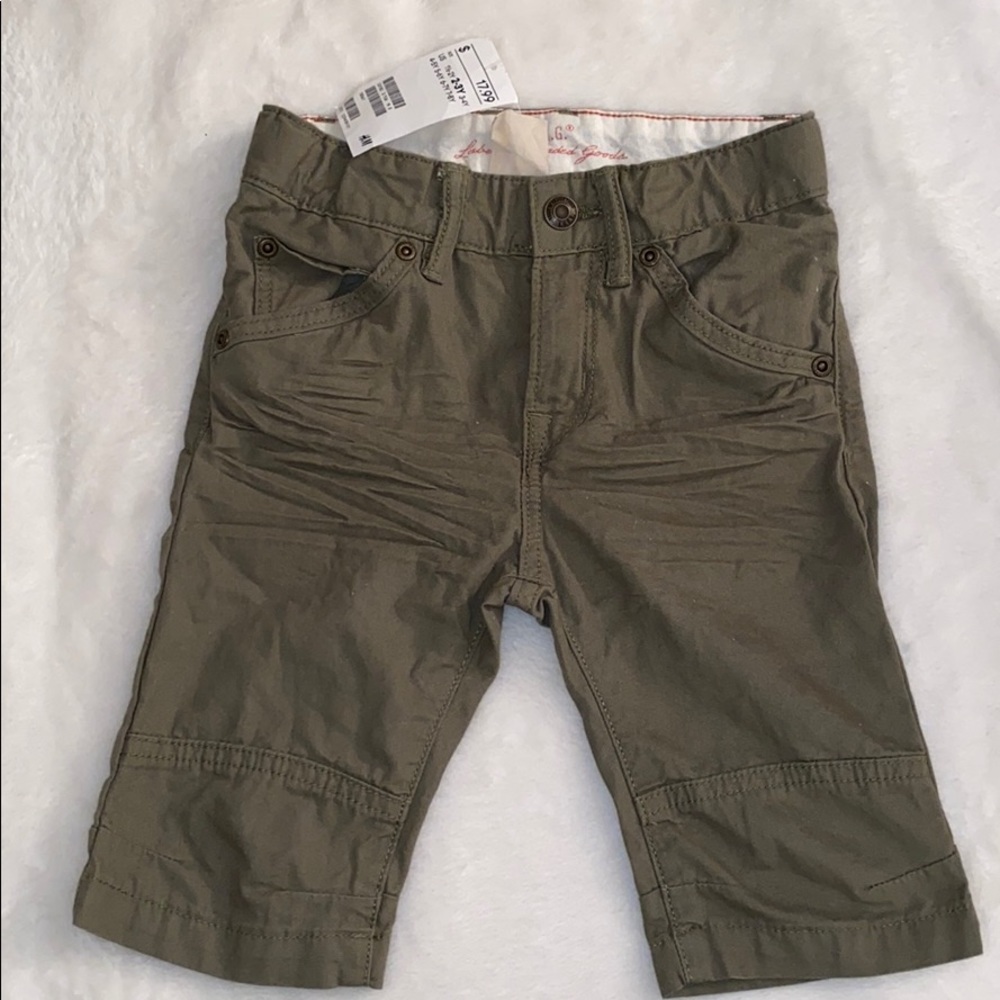 New H&M army green shorts. Size 2-3years